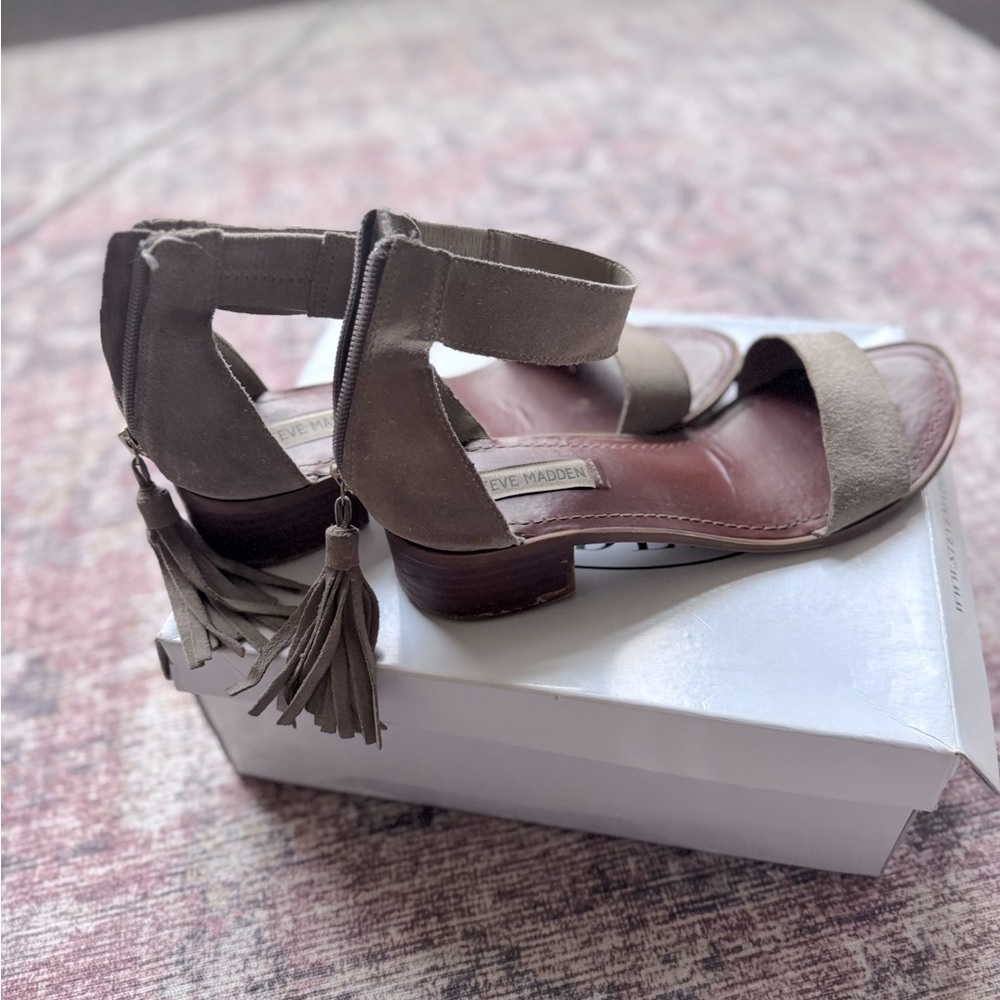 Steve Madden tan sandals 8.5